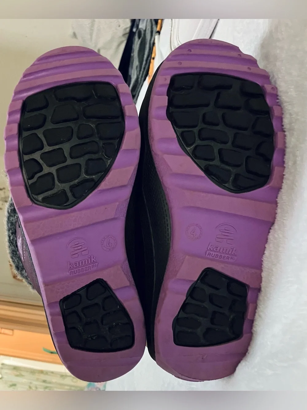 Girls Kamik Two Tone Purple and Black Kids' Snow Boots with Faux Fur Cuff Size 4